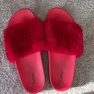 Trillium Fur Slides